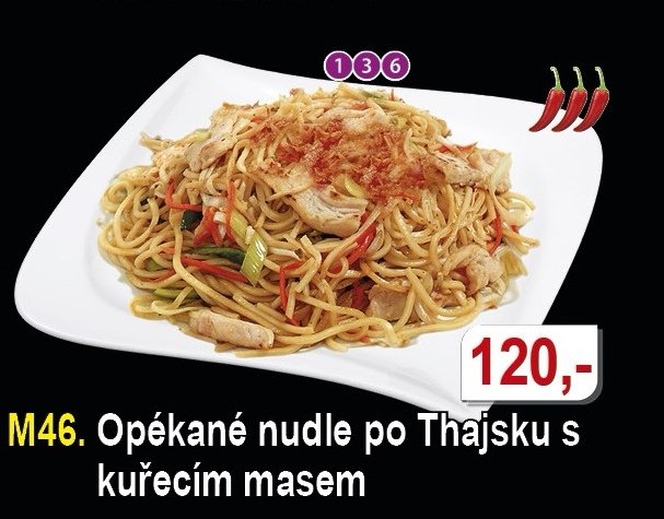 Smažené nudle po Thajsku s kuřecím masem