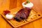 VEPŘOVÁ ŽEBÍRKA BBQ NA GRILU, hranolky, BBQ om., česnekový dresink, salát Coleslaw